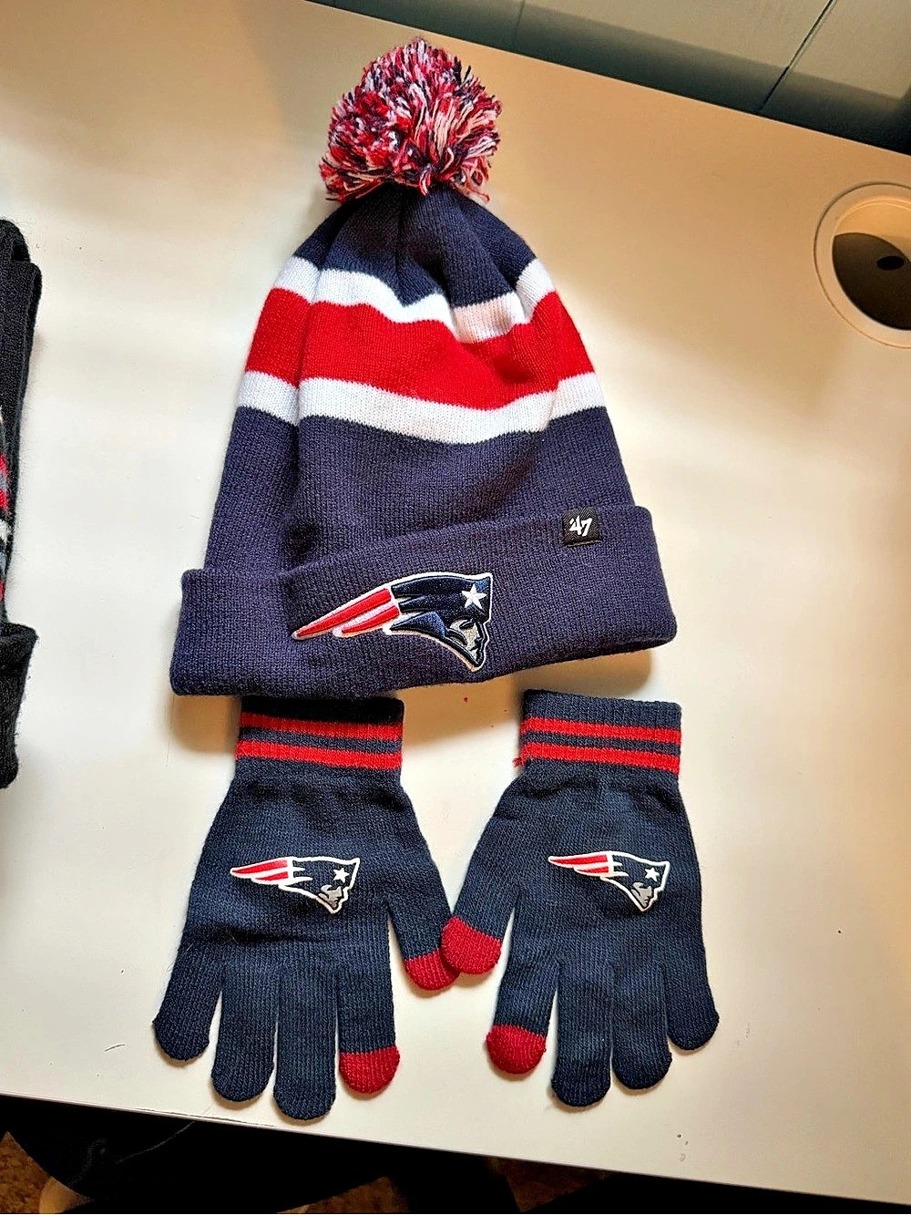 BOYS New England Patriots 47 Brand Hat and Gloves Set